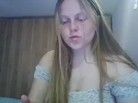 Snapshot of Evasapples chatting on 03-05-25, 04:13 Evasapples online show from 03-05-25, 04:13