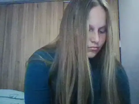 Snapshot of Evasapples chatting on 03-12-25, 09:03 Evasapples online show from 03-12-25, 09:03