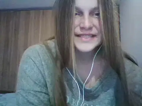 Snapshot of Evasapples chatting on 03-21-25, 04:51 Evasapples online show from 03-21-25, 04:51