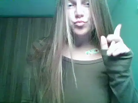 Snapshot of Evasapples chatting on 09-14-25, 12:15 Evasapples online show from 09-14-25, 12:15