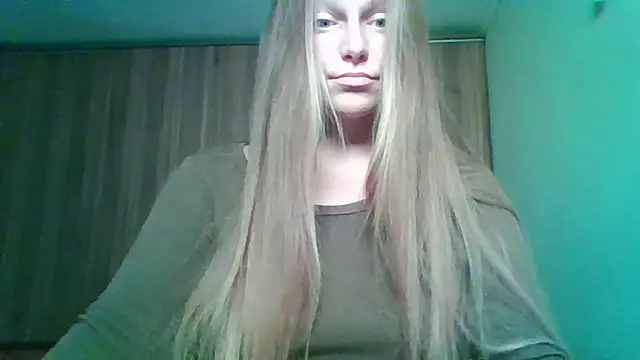 Snapshot of Evasapples chatting on 09-28-25, 03:06 Evasapples online show from 09-28-25, 03:06