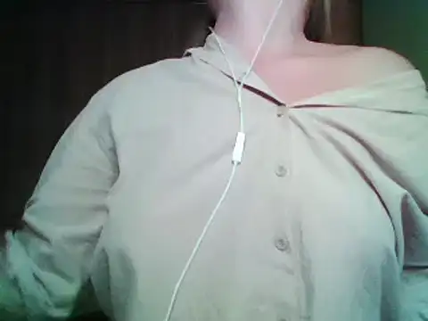 Snapshot of Evasapples chatting on 10-07-25, 10:07 Evasapples online show from 10-07-25, 10:07