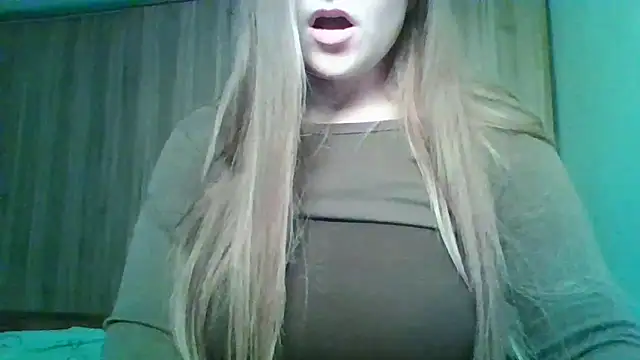 Snapshot of Evasapples chatting on 12-19-25, 06:59 Evasapples online show from 12-19-25, 06:59