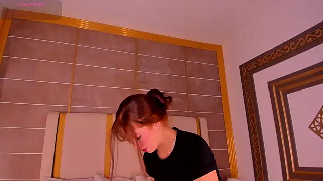 Snapshot of AbigailCarter chatting on 10-28-25, 11:40 AbigailCarter online show from 10-28-25, 11:40