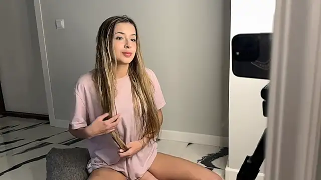 Snapshot of elisa_moon chatting on 01-11-25, 01:37 elisa moon online show from 01-11-25, 01:37