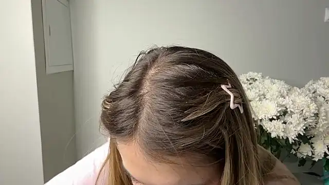 Snapshot of elisa_moon chatting on 02-14-25, 03:54 elisa moon online show from 02-14-25, 03:54