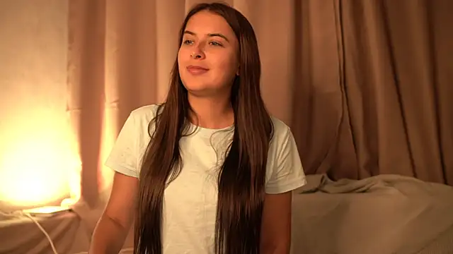 Snapshot of elisa_moon chatting on 09-26-25, 04:11 elisa moon online show from 09-26-25, 04:11