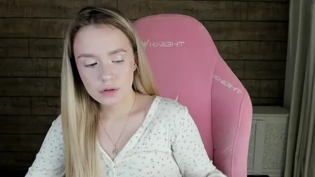 MilanaBalmain online show from 04-14-26, 04:18