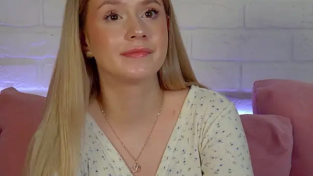 MilanaBalmain online show from 04-15-26, 07:58