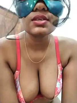 Snapshot of Zaraangle chatting on 05-17-26, 11:28 Zaraangle online show from 05-17-26, 11:28