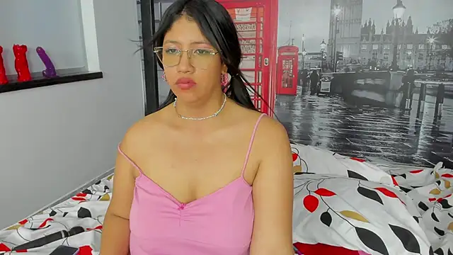 Snapshot of estrella_bigboobs14 chatting on 03-03-25, 06:22 estrella bigboobs14 online show from 03-03-25, 06:22