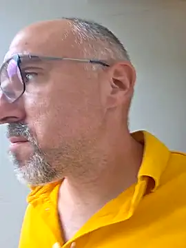 Snapshot of Crosss-23cm chatting on 10-13-25, 12:05 Crosss-23cm online show from 10-13-25, 12:05