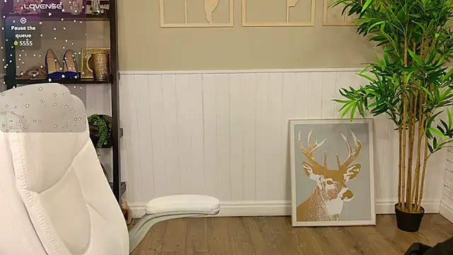 Snapshot of LadyLeea chatting on 10-25-25, 04:09 LadyLeea online show from 10-25-25, 04:09