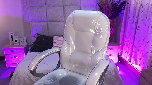 Mia Fischer online show from 04-06-26, 12:28