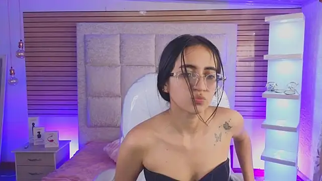 Mia Fischer online show from 04-20-26, 01:03