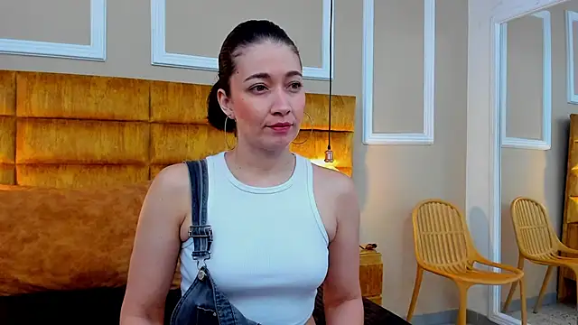 Snapshot of adarussell chatting on 01-21-25, 01:11 adarussell online show from 01-21-25, 01:11