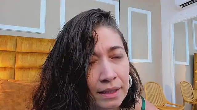 Snapshot of adarussell chatting on 03-17-25, 01:08 adarussell online show from 03-17-25, 01:08