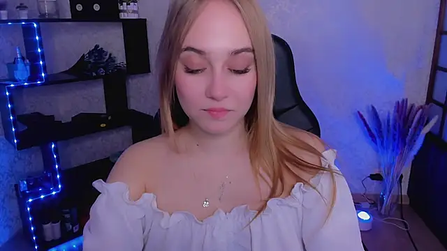 LianaBright online show from 01-26-25, 05:23