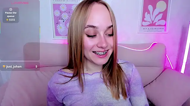 Snapshot of LianaBright chatting on 05-21-26, 01:45 LianaBright online show from 05-21-26, 01:45