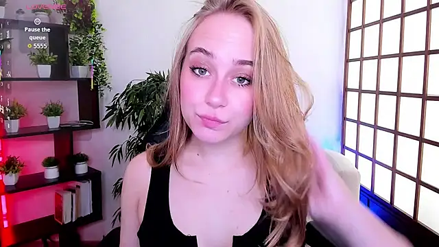 Snapshot of LianaBright chatting on 05-31-26, 01:58 LianaBright online show from 05-31-26, 01:58