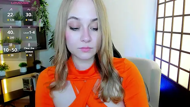 Snapshot of LianaBright chatting on 06-04-26, 01:44 LianaBright online show from 06-04-26, 01:44