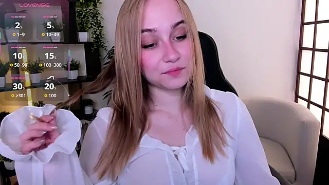 Snapshot of LianaBright chatting on 06-11-26, 02:11 LianaBright online show from 06-11-26, 02:11