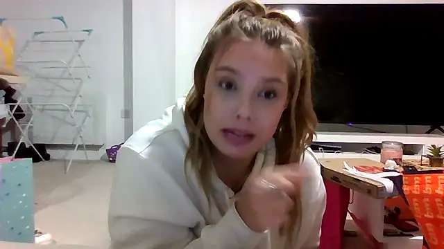 Snapshot of Krystal_Tx chatting on 10-31-25, 07:04 Krystal Tx online show from 10-31-25, 07:04