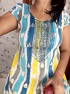 Snapshot of EeshaBhabi chatting on 05-09-26, 11:37 EeshaBhabi online show from 05-09-26, 11:37