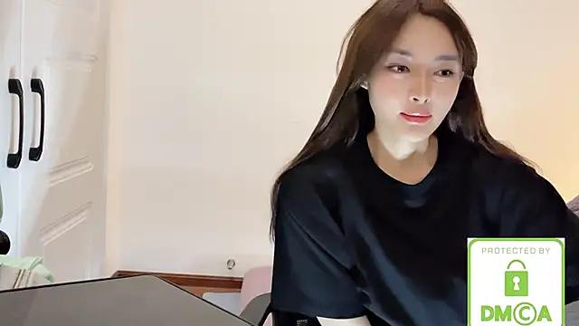 Snapshot of SarahYang chatting on 05-15-26, 06:20 SarahYang online show from 05-15-26, 06:20
