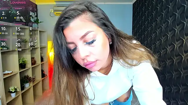 Snapshot of nicolee___19 chatting on 01-29-25, 08:18 nicolee 19 online show from 01-29-25, 08:18