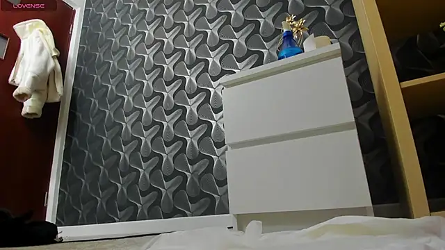 Snapshot of nicolee___19 chatting on 02-24-25, 11:09 nicolee 19 online show from 02-24-25, 11:09