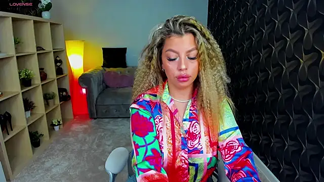 Snapshot of nicolee___19 chatting on 03-07-25, 06:54 nicolee 19 online show from 03-07-25, 06:54