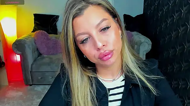 Snapshot of nicolee___19 chatting on 03-11-25, 07:25 nicolee 19 online show from 03-11-25, 07:25