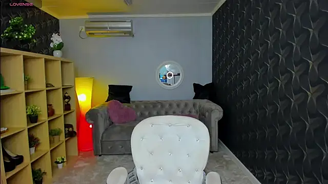 Snapshot of nicolee___19 chatting on 03-17-25, 08:40 nicolee 19 online show from 03-17-25, 08:40