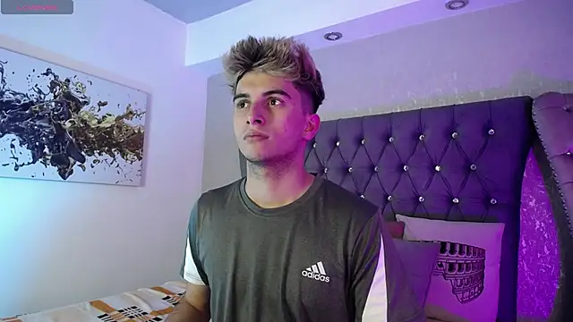 Snapshot of MrWilliseo chatting on 09-11-25, 08:20 MrWilliseo online show from 09-11-25, 08:20