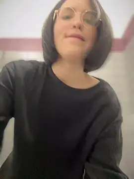Snapshot of meow_girl chatting on 12-13-24, 01:12 meow girl online show from 12-13-24, 01:12