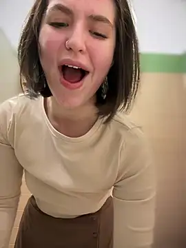 Snapshot of meow_girl chatting on 01-11-25, 10:08 meow girl online show from 01-11-25, 10:08