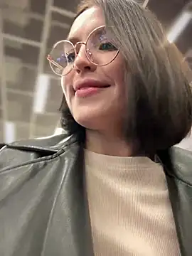 Snapshot of meow_girl chatting on 01-13-25, 02:11 meow girl online show from 01-13-25, 02:11