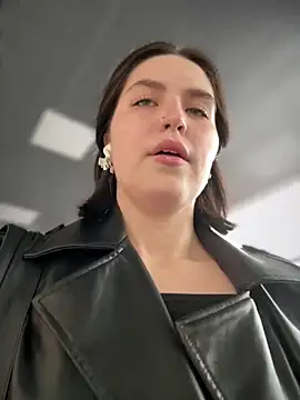 Snapshot of meow_girl chatting on 01-15-25, 11:00 meow girl online show from 01-15-25, 11:00