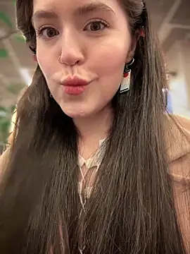 Snapshot of meow_girl chatting on 01-22-25, 10:18 meow girl online show from 01-22-25, 10:18