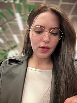 Snapshot of meow_girl chatting on 01-25-25, 11:13 meow girl online show from 01-25-25, 11:13