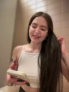 Snapshot of meow_girl chatting on 01-25-25, 02:14 meow girl online show from 01-25-25, 02:14