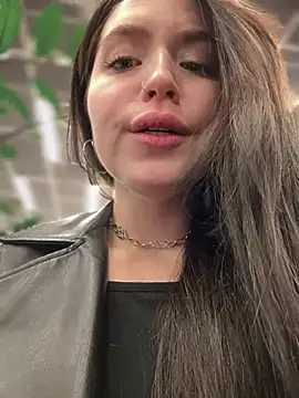 Snapshot of meow_girl chatting on 01-26-25, 11:06 meow girl online show from 01-26-25, 11:06