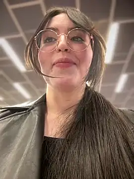 Snapshot of meow_girl chatting on 02-27-25, 01:17 meow girl online show from 02-27-25, 01:17