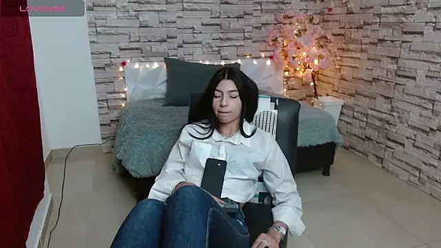 Snapshot of Vanse_lust chatting on 02-04-25, 02:07 Vanse lust online show from 02-04-25, 02:07