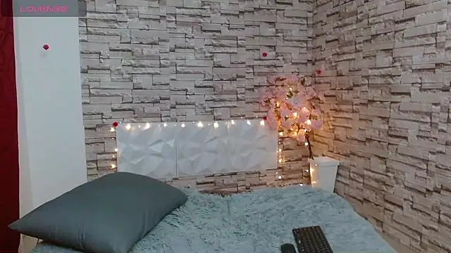 Snapshot of Vanse_lust chatting on 02-05-25, 12:20 Vanse lust online show from 02-05-25, 12:20