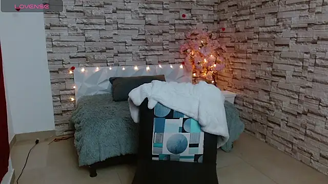 Snapshot of Vanse_lust chatting on 02-25-25, 11:11 Vanse lust online show from 02-25-25, 11:11