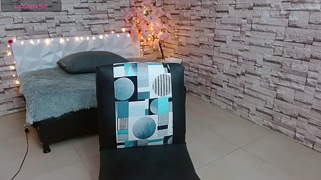 Snapshot of Vanse_lust chatting on 03-20-25, 10:29 Vanse lust online show from 03-20-25, 10:29