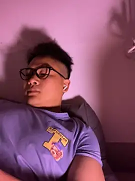 Snapshot of lixiaoshuai8 chatting on 02-25-26, 04:05 lixiaoshuai8 online show from 02-25-26, 04:05