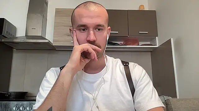 Snapshot of cute_mark chatting on 12-20-24, 10:16 cute mark online show from 12-20-24, 10:16
